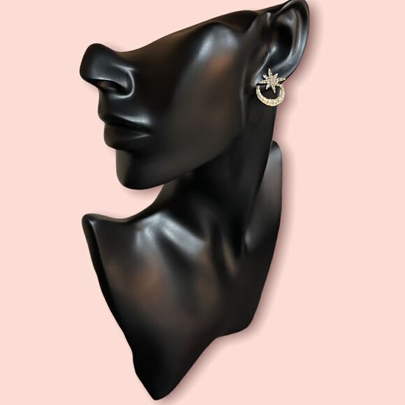 3/$25❗️Faux Pearl Moon Stud Earrings - Picture 3 of 3